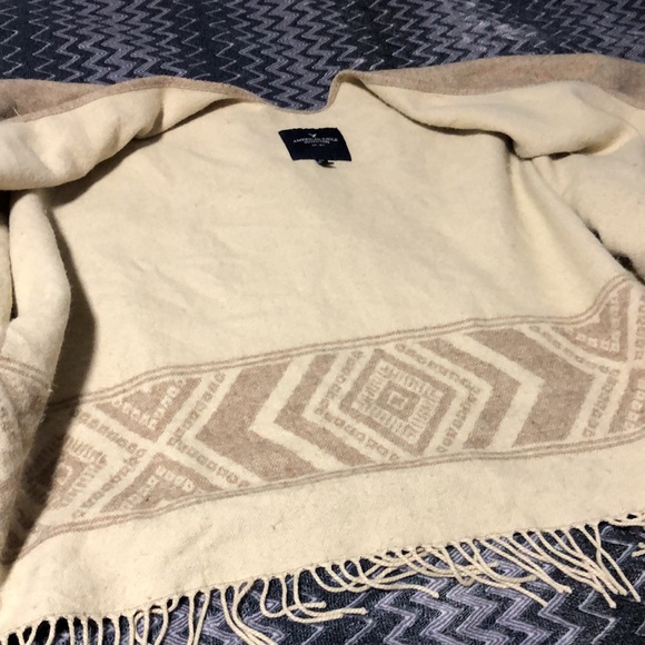 American Eagle Shawl Poncho Light Brown With Fringe - Picture 12 of 15